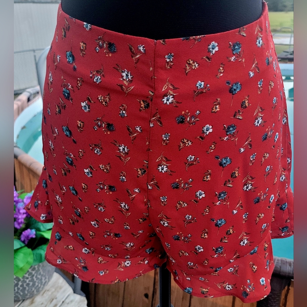 She + Sky Printed Ruffled Shorts - Picture 7 of 11